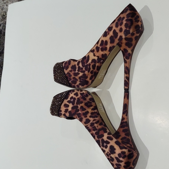 BAKERS beautiful heels☘️☘️🌼 animal print - Picture 9 of 14